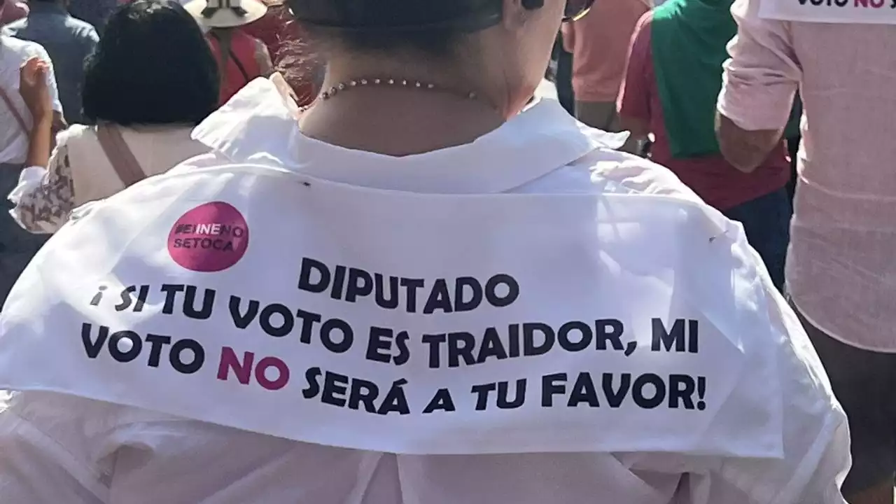 Con consignas contra AMLO y a favor del INE, marchan también en Cuernavaca