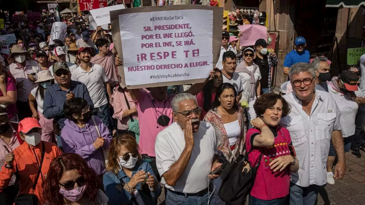 “¡El INE no se toca!”: Políticos del PRI, PAN, PRD y Denise Dresser gritan en Querétaro