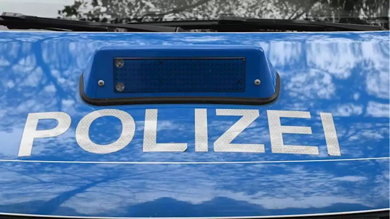 Jugendlicher soll Mann mit Messerstichen lebensgefährlich verletzt haben