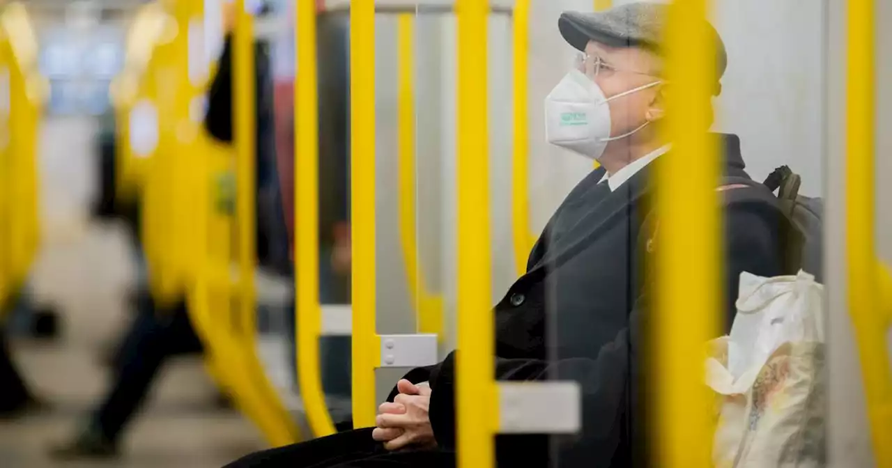 Corona-Pandemie: Bund hält an Maskenpflicht in Bussen und Bahnen fest