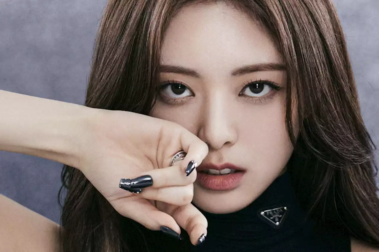 Update: ITZY’s Yuna Rounds Out Group’s Mesmerizing “CHESHIRE” Concept Teasers