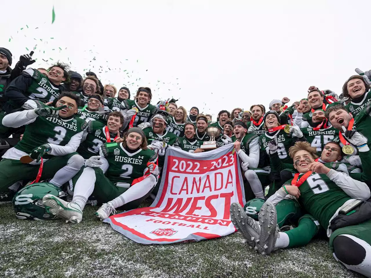 In photos: Huskies hoist Hardy Cup