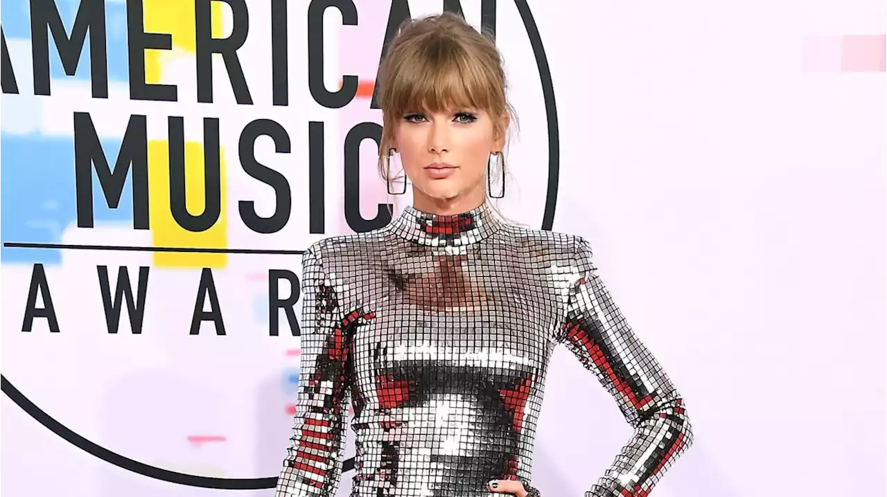 Taylor Swift Shows Off Her Legs in a Jeweled Dress at MTV Europe Music Awards