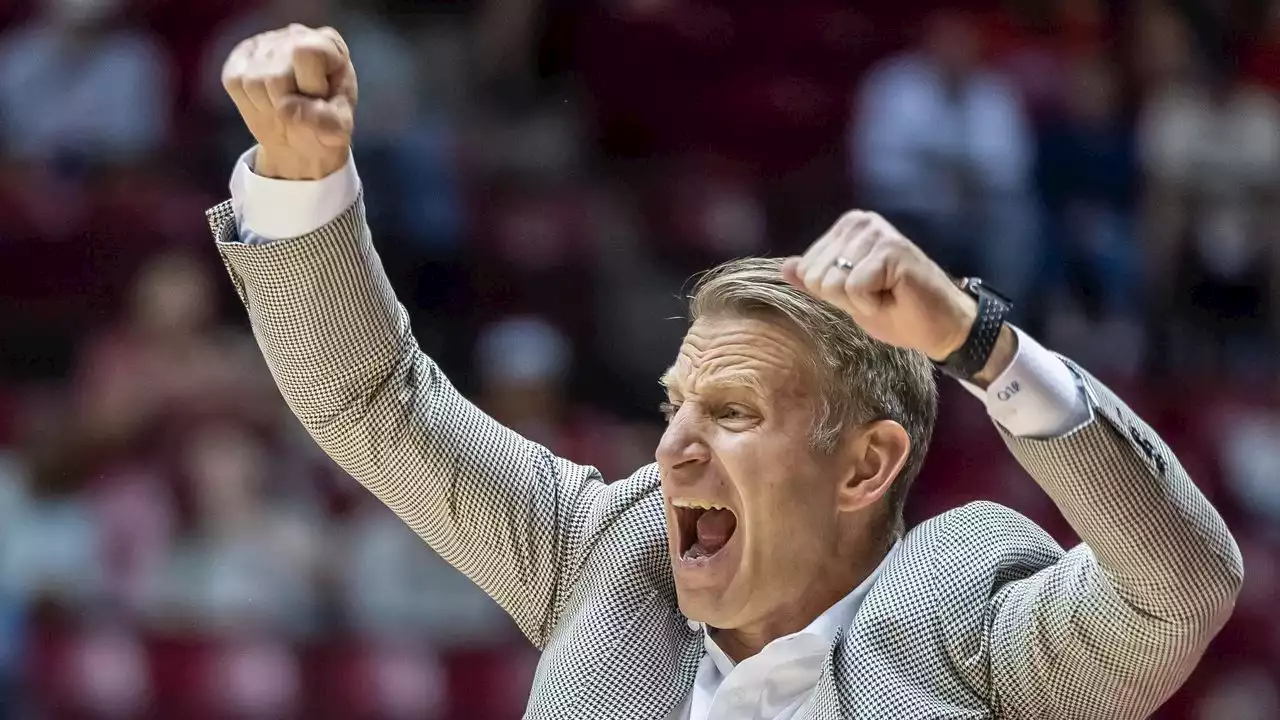 Alabama moves up in Associated Press basketball poll