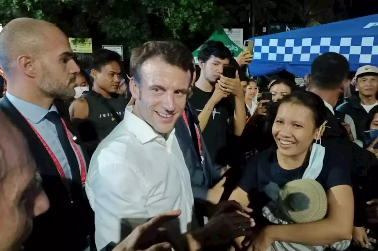 Usai Gala Dinner G20 Presiden Prancis Macron Pulang Jalan Kaki, Warga Histeris