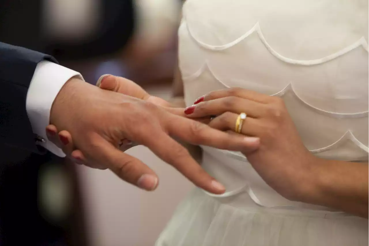 Early pandemic sees largest recorded drop in number of new marriages: StatCan data