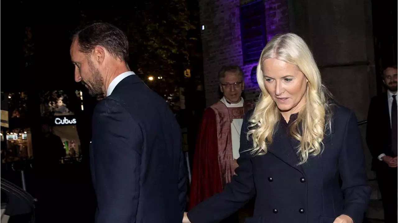 Sie würden reingeschmuggelt! Prinzessin Mette-Marit und Prinz Haakon feiern heimlich mit Durek