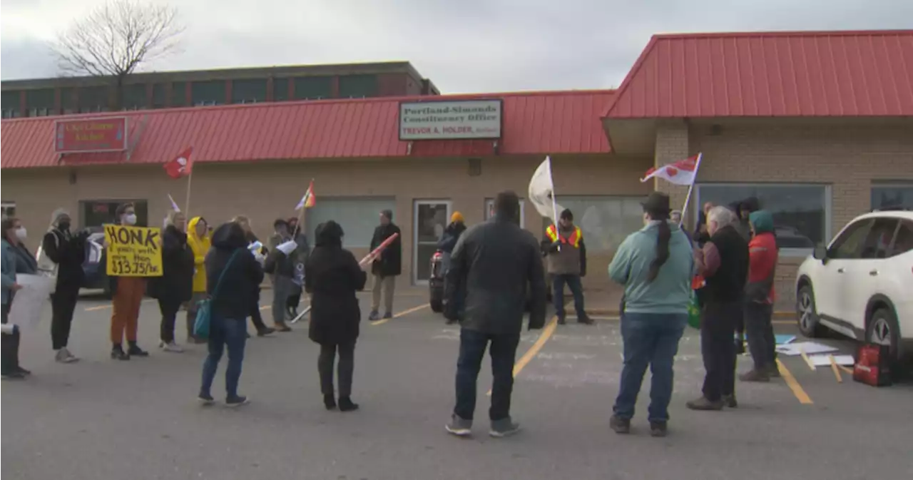 New Brunswick demonstration demands better working conditions - New Brunswick | Globalnews.ca