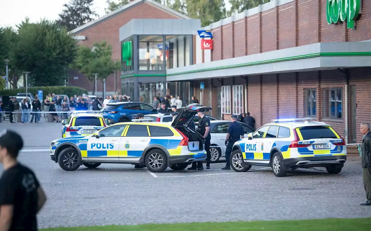 Yngling åtalas efter attackerna mot polisen