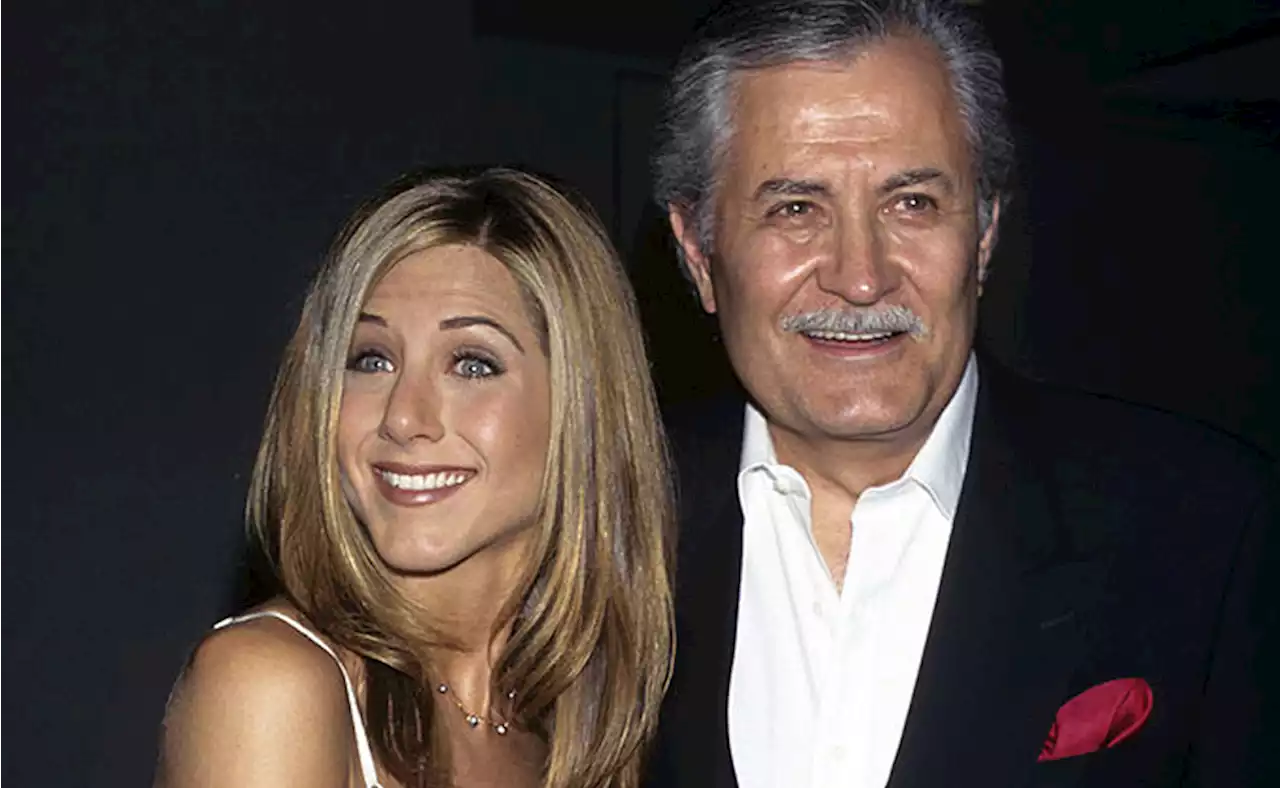 Jennifer Aniston dice addio al padre, morto a 89 anni - iO Donna