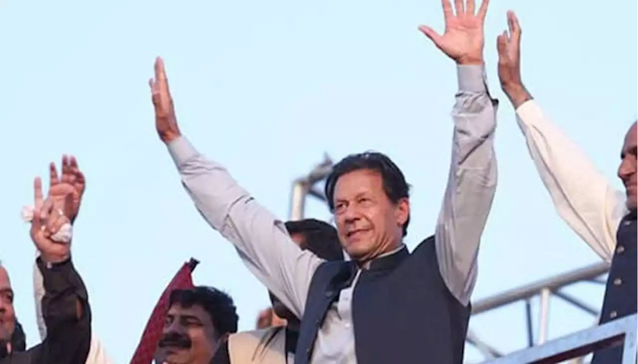 نواز شریف اپنا آرمی چیف لگا کر مجھے نااہل کروائیں گے، عمران خان