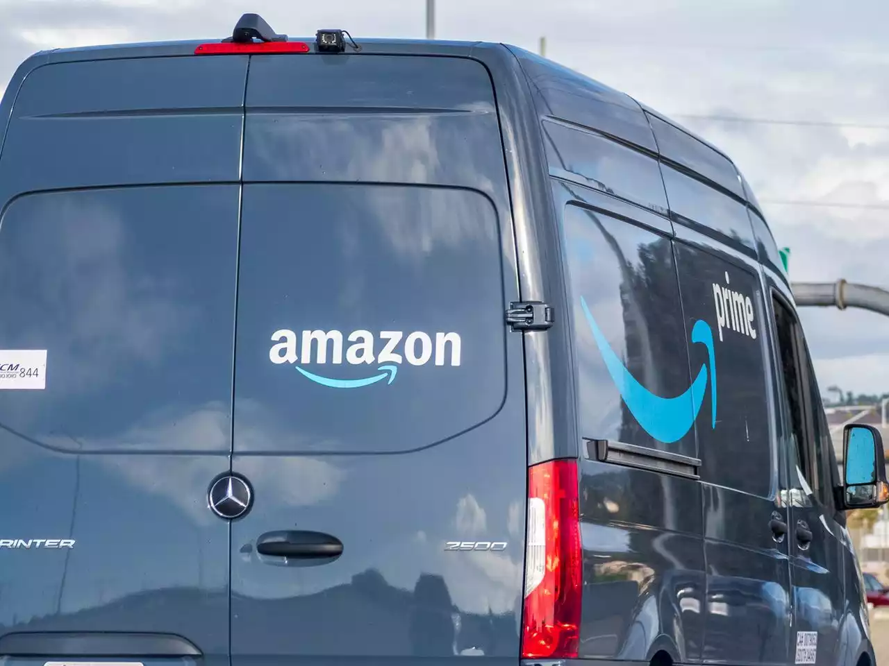 Man swipes Amazon truck, leads police on chase: officials