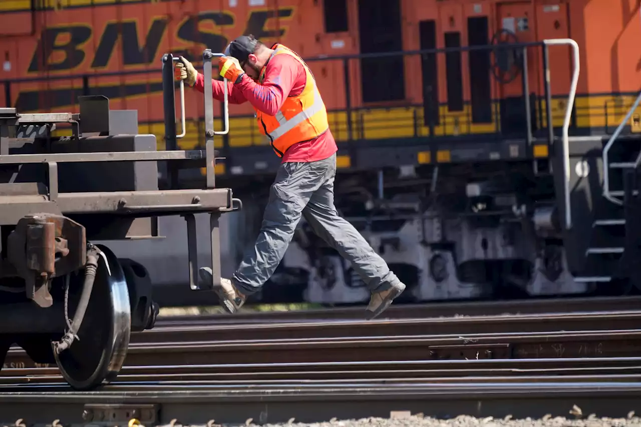 Railroad unions struggle to get rebellious workers to ‘yes’ on contracts