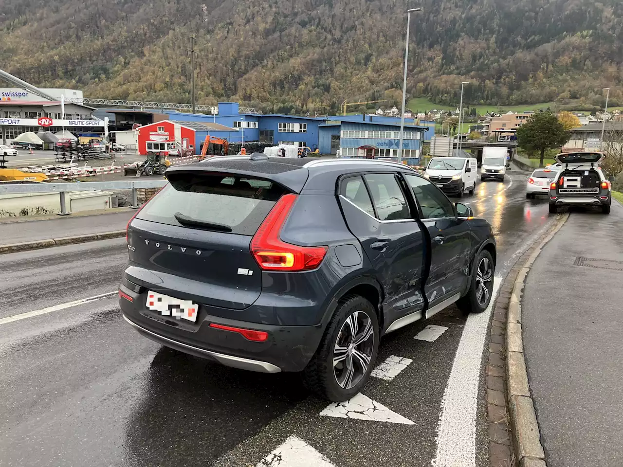 Bilten GL: Kollision zwischen zwei Autos – erheblicher Sachschaden