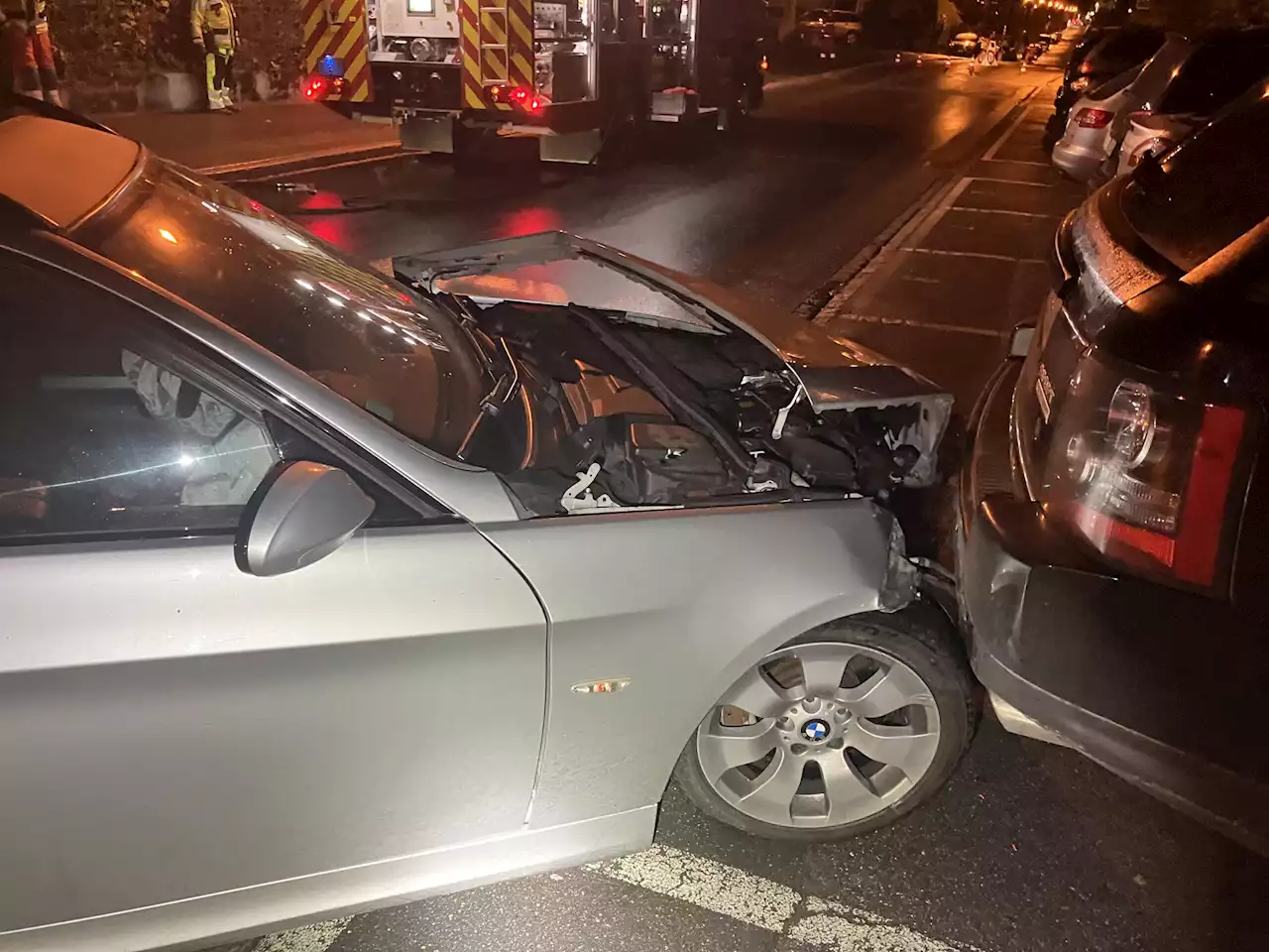 Stadt Glarus GL: BMW-Lenker (18) beschleunigt zu stark und baut Unfall