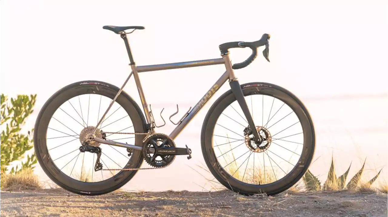 The traditionalist's idea of hell? Meet the new Moots Vamoots CRD — a fully integrated titanium road bike