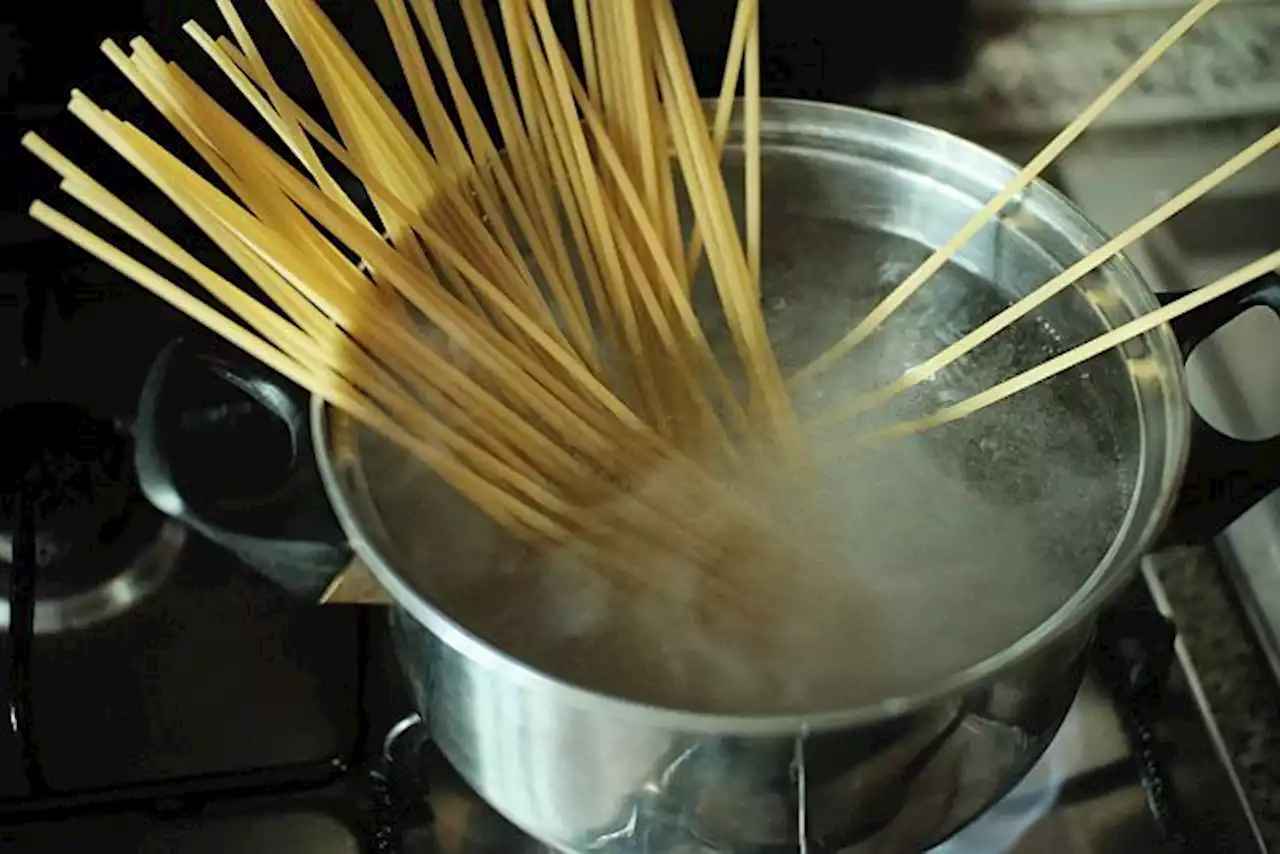 QuickCheck: Does adding salt to water make it boil faster?