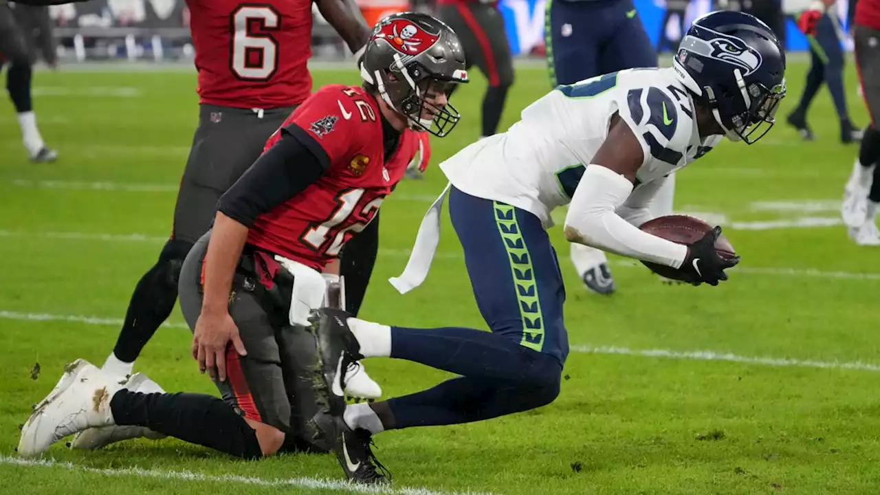 Tom Brady felt ' embarrassment and shame' on buccaneers' failed trick play against seahawks