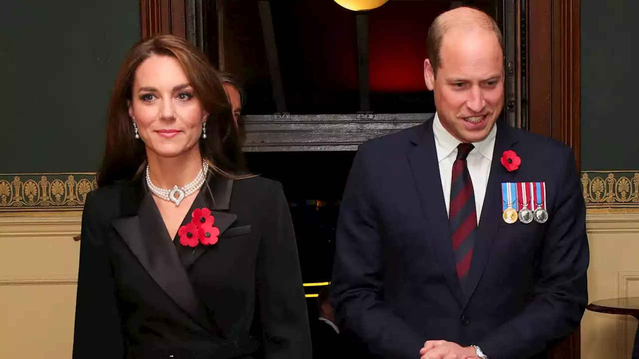 Le look royal du jour : Kate Middleton en robe à jupe plissée