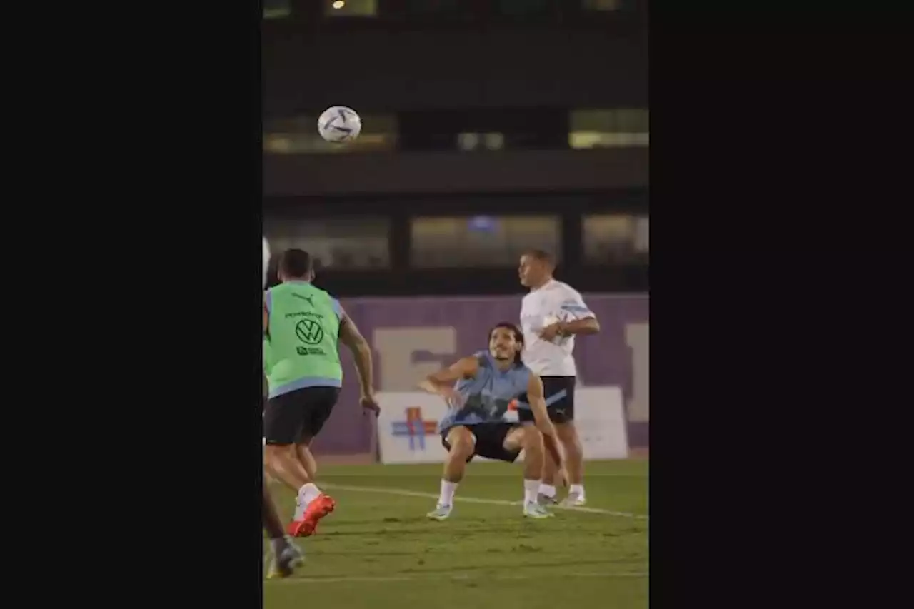 Suarez e Cavani, spettacolo nell'allenamento dell'Uruguay - Video