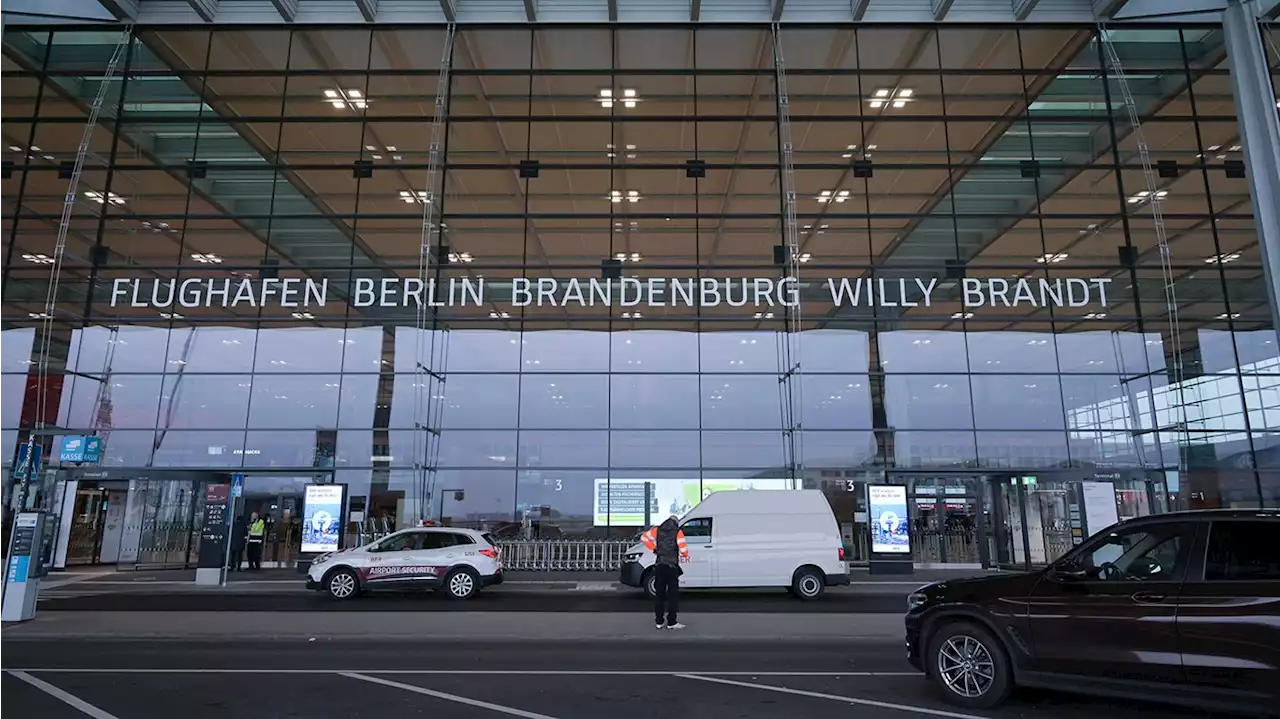 Das Asylzentrum am Flughafen BER folgt dem Gesetz und nicht der Willkür