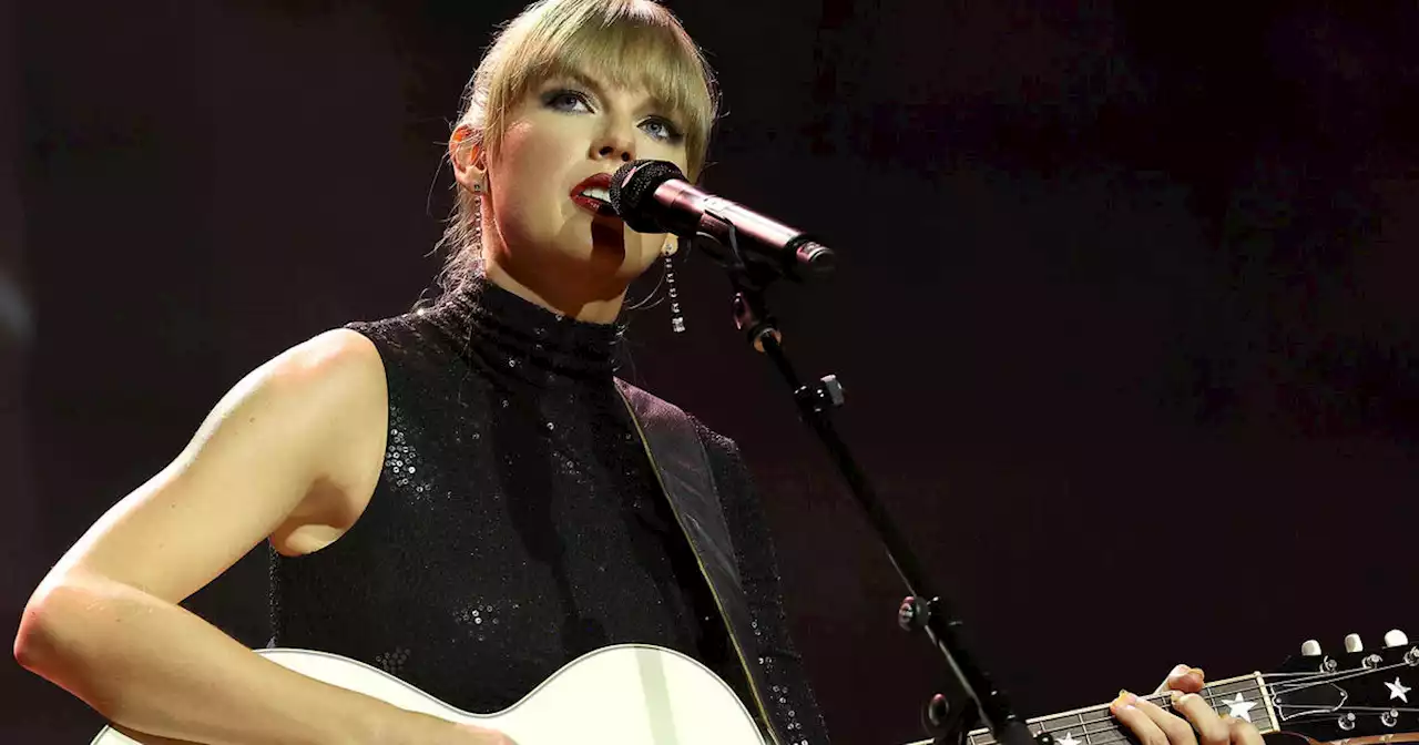 Taylor Swift crashes Ticketmaster, delaying presale tickets