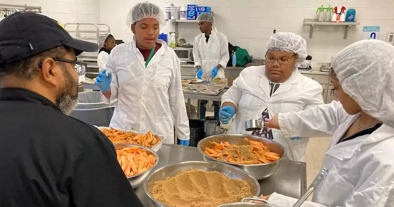 Agricultural high school students prepare farm-to-table Thanksgiving dinner for 350 senior citizens