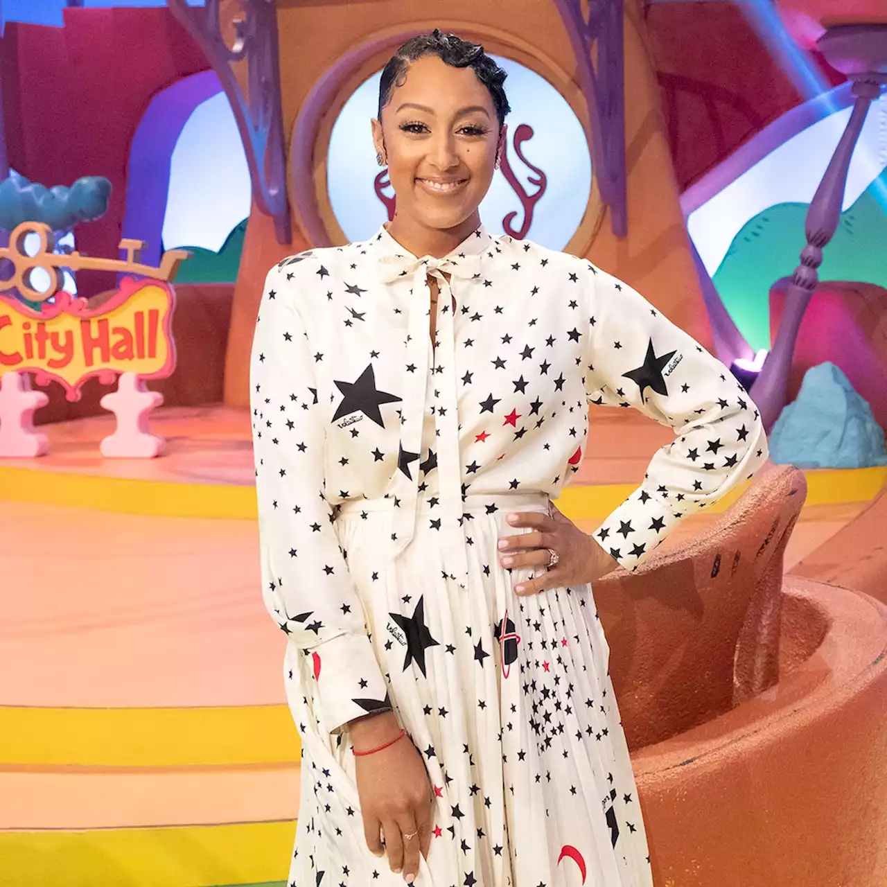 Tamera Mowry-Housley Invites You to a New Competition in First Dr. Seuss Baking Challenge Trailer - E! Online