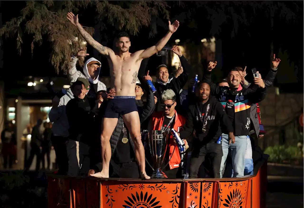 Mitchell Taintor dives into RiverWalk to celebrate San Antonio FC’s first USL championship