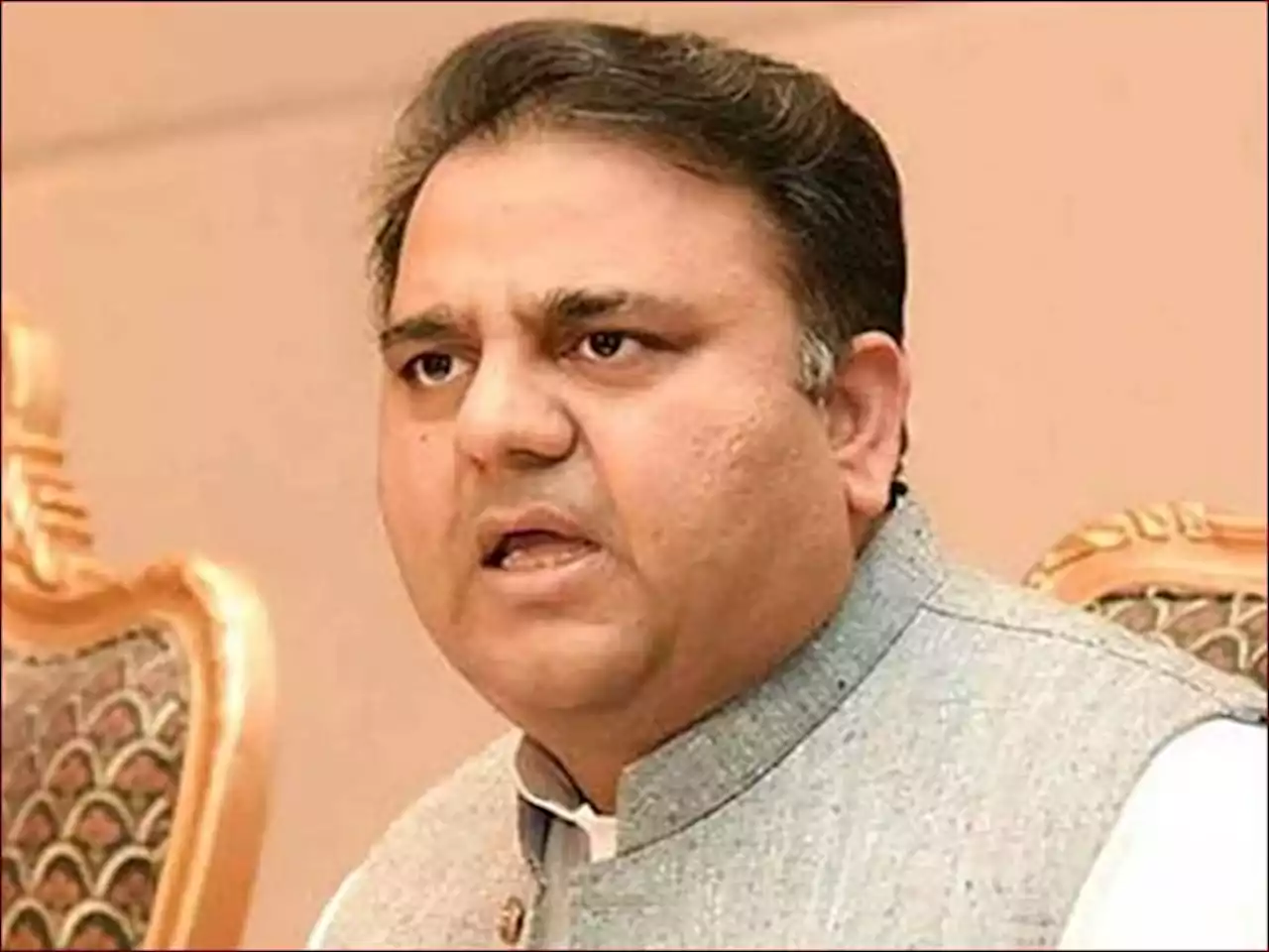 عمر فاروق کو گھڑی فروخت کی نہ اس شخص کا عمران خان سے کوئی تعلق ہے، فواد چوہدری - ایکسپریس اردو