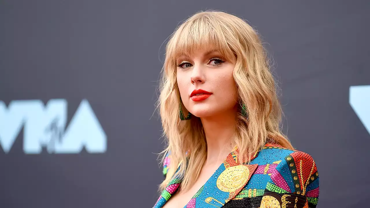 Taylor Swift fans crash Ticketmaster site trying to buy ‘Eras Tour’ tickets