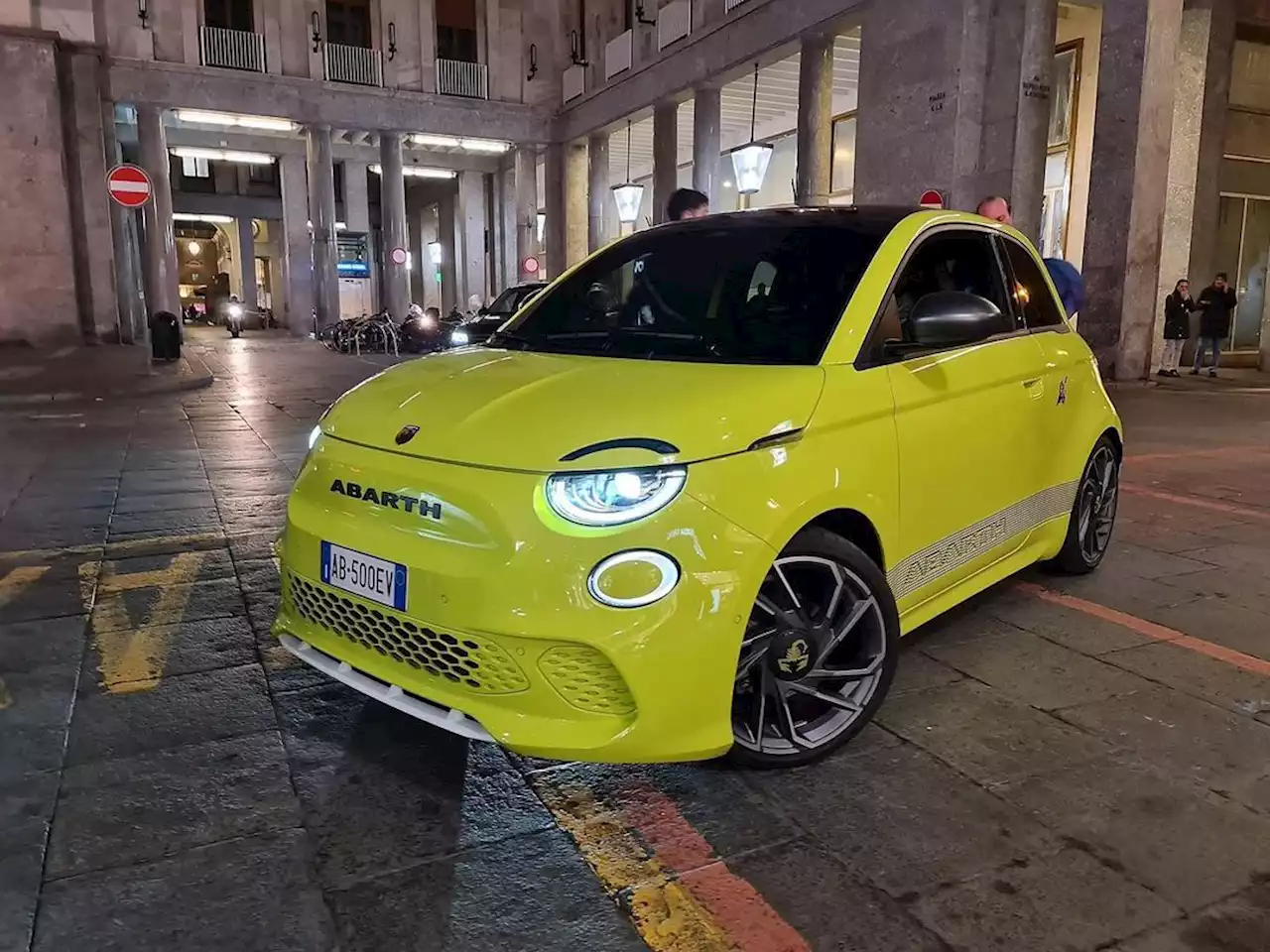 Fiat 500 Abarth électrique : voici les premières photos de la version sportive et elle donne envie