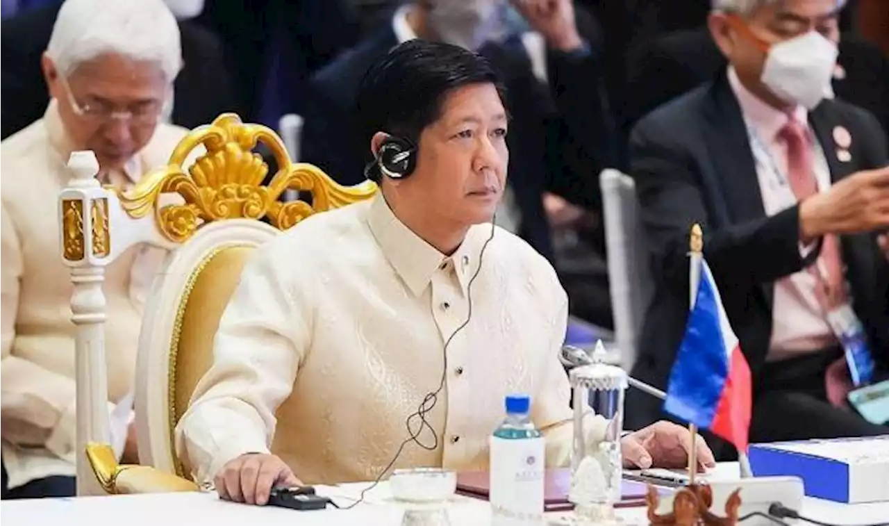 Marcos leaves for Thailand to attend APEC Summit