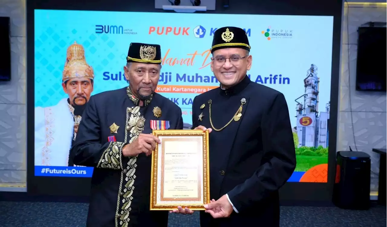 Sultan Kutai Kartanegara Beri Gelar Kehormatan Dirut Pupuk Kaltim