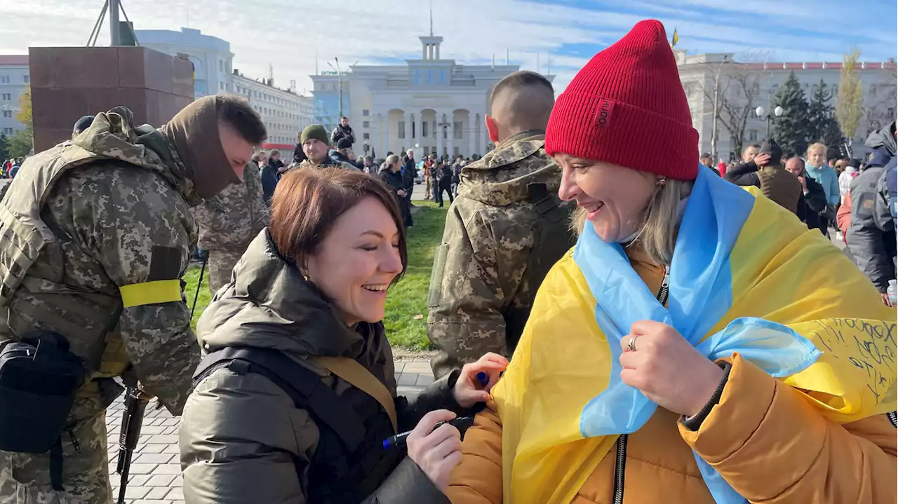 Ukrainians dance in Kherson's streets at the end of Russia's months-long occupation