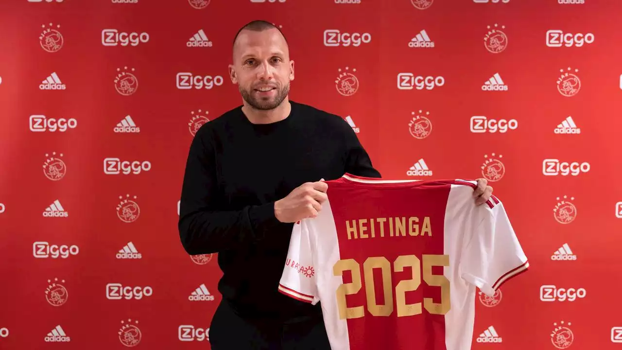 Jong Ajax-trainer Heitinga verlengt contract: 'Ik ben blij met het vertrouwen'