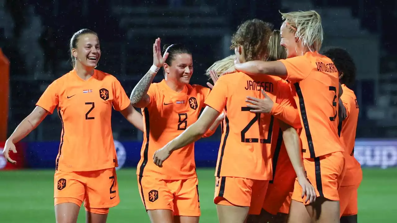 Oranjevrouwen sluiten bewogen 2022 af met oefenzege op Denemarken