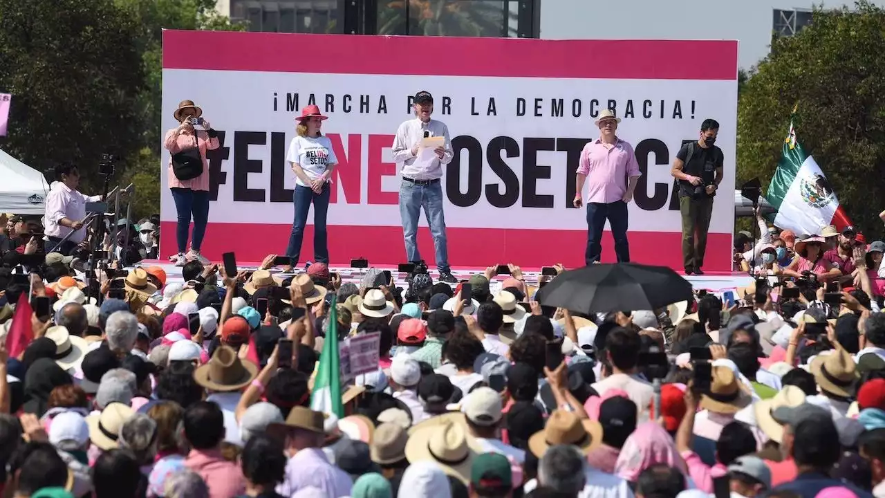 Exconsejeros advierten riesgos sobre el “Plan B” de reforma electoral de AMLO