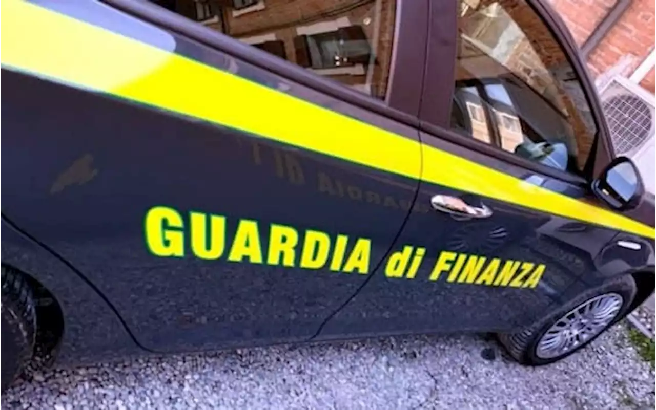 Napoli, droga e riciclaggio: l’operazione di polizia e finanza