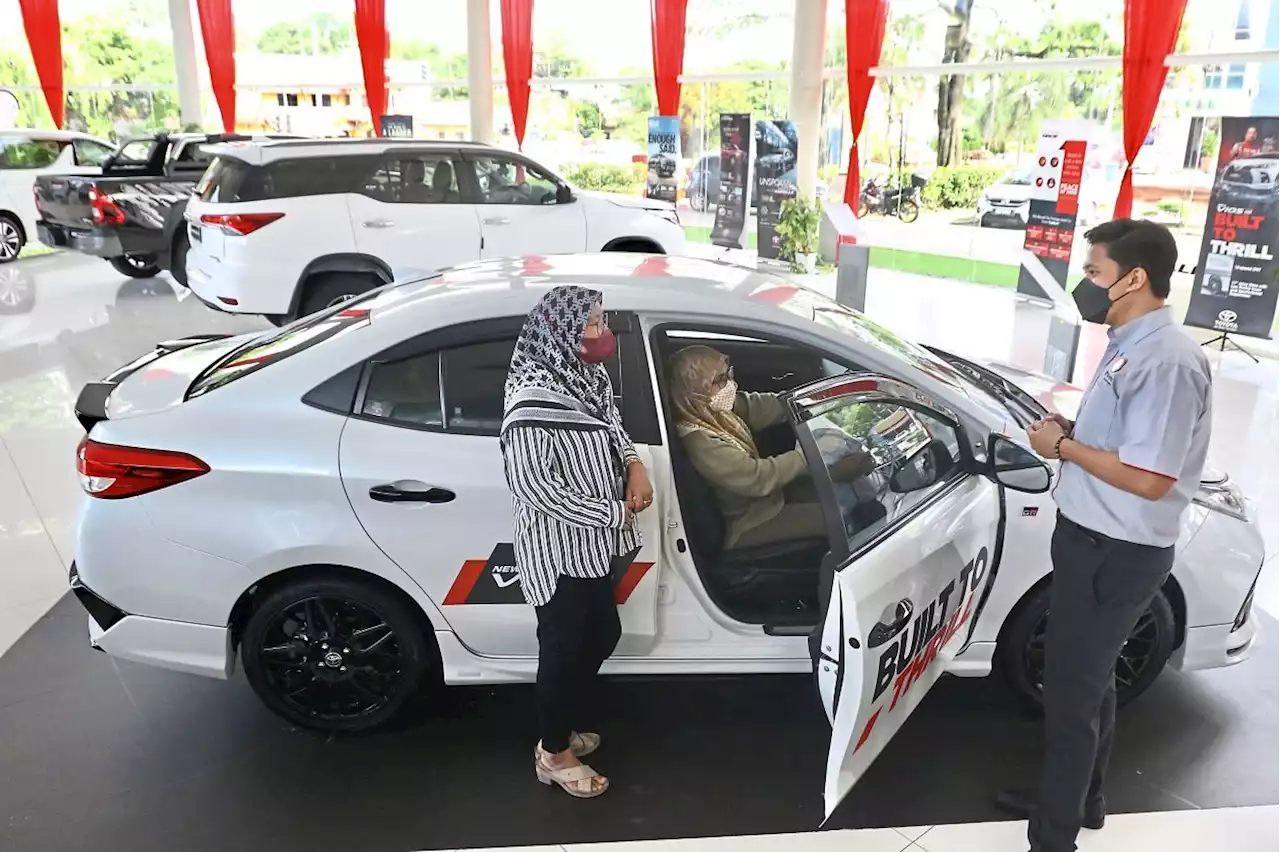 New vehicle sales drop 5.8% in October 2022