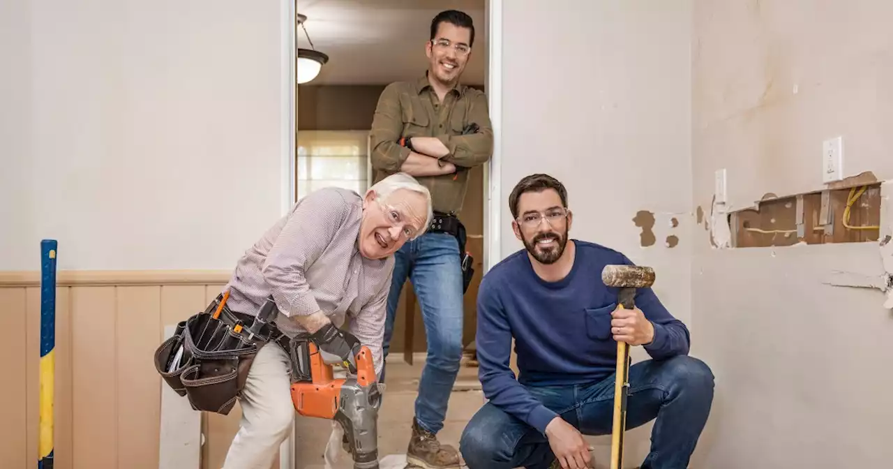 Jonathan and Drew Scott remember Leslie Jordan as 'bittersweet' episode of 'Celeb IOU' airs