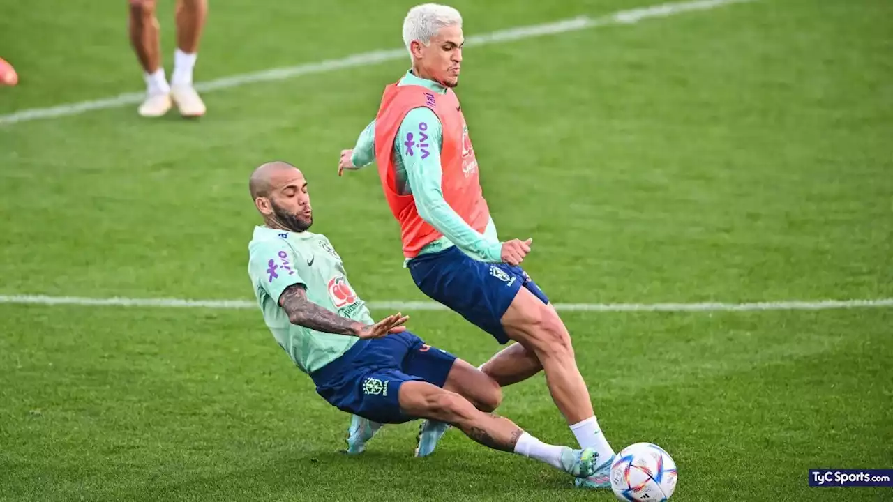 (VIDEOS) Dani Alves, durísimo en el entrenamiento de Brasil: patadas a Pedro y Raphinha - TyC Sports