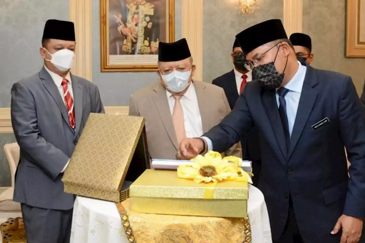 Raja Perlis berkenan dengar taklimat projek pusat, negeri