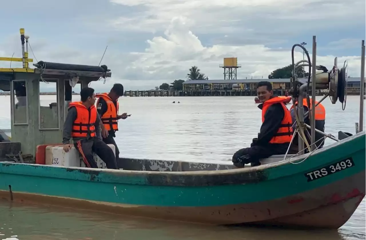 Suami isteri sabar tunggu pencarian anak dikhuatiri lemas