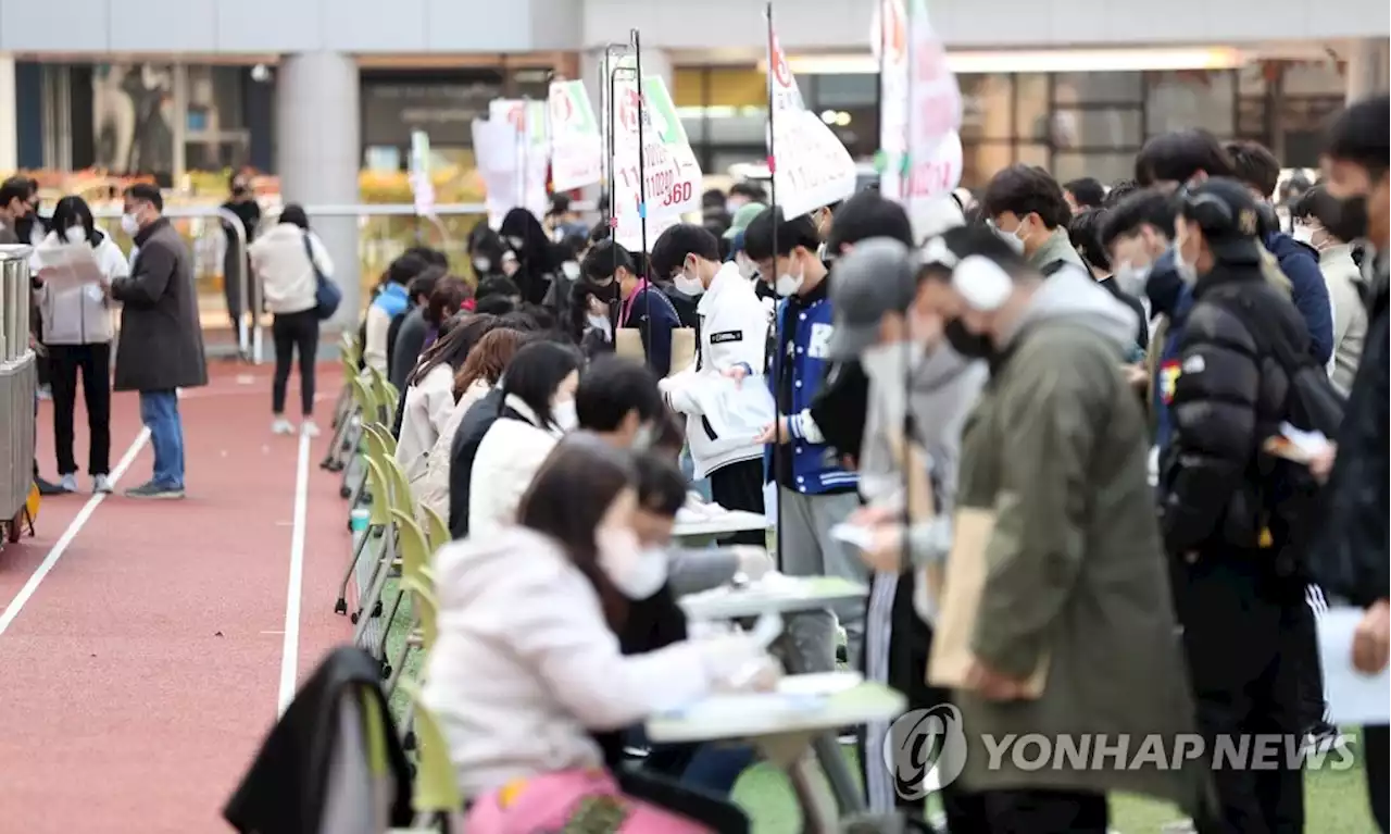 긴장된 표정 속 수능 예비소집…'준비한 대로 잘 쳤으면' | 연합뉴스