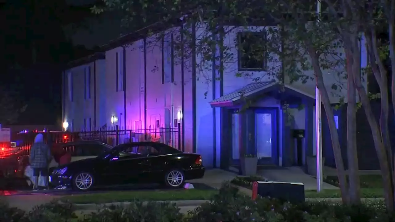 Houston homicide investigators looking into fatal shooting at a NW Houston apartment, HPD says