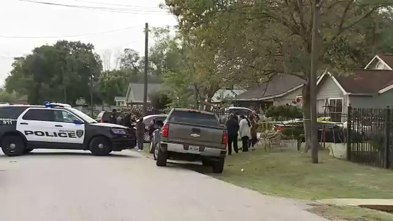 Woman found dead, man injured and alleged suspect wounded nearby in north Houston, HPD says