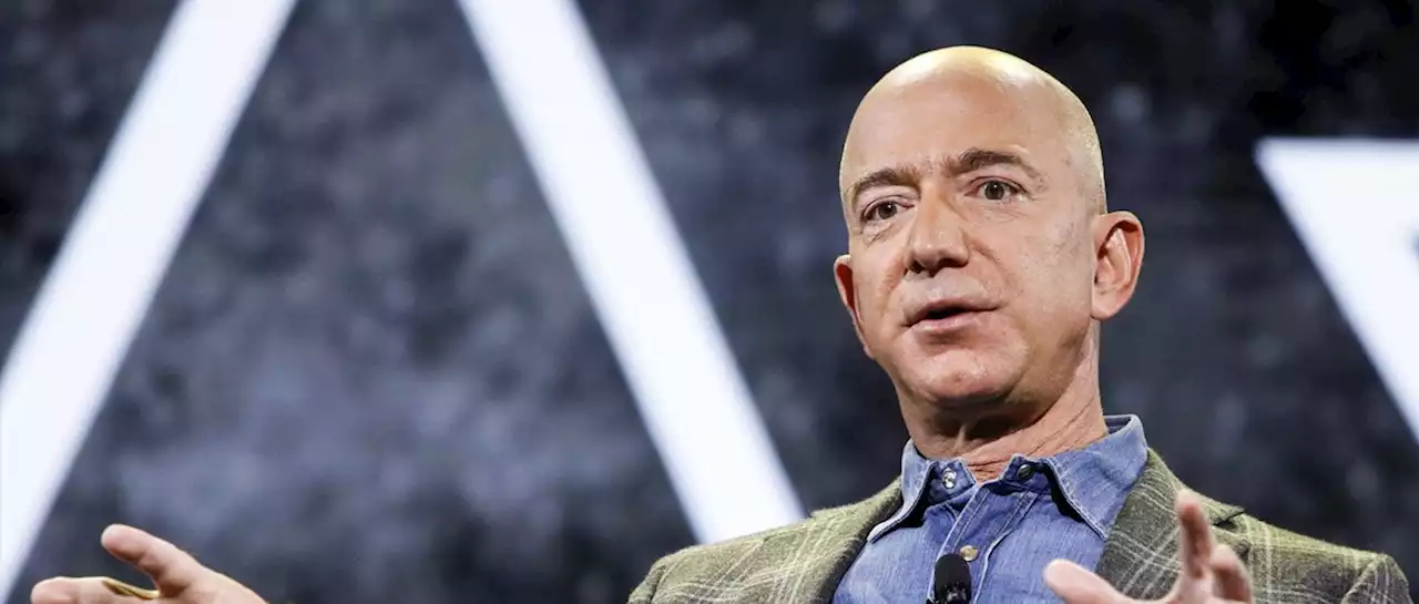 Jeff Bezos pide no comprar en el Black Friday | Atomix