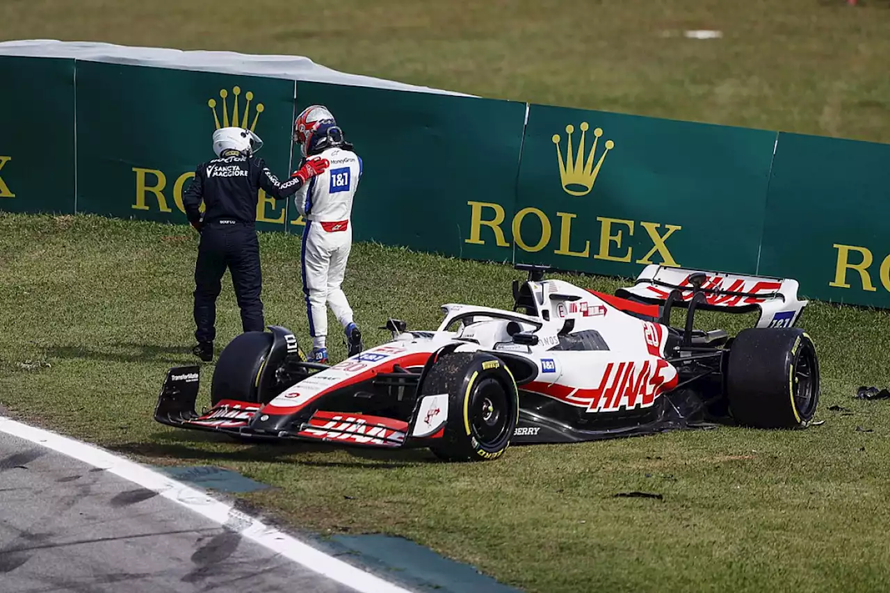 Magnussen reveals &quot;crazy&quot; trek back to pits after Brazil F1 crash