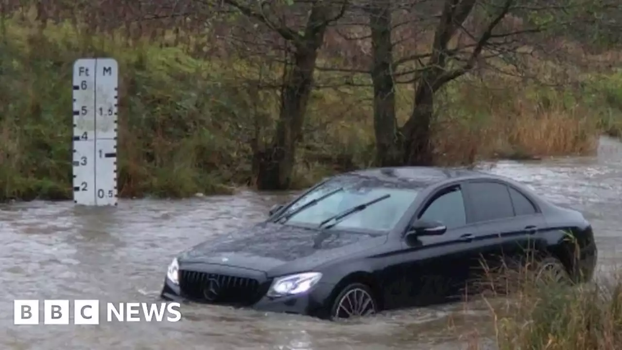 East Midlands: Disruption as downpours cause localised flooding